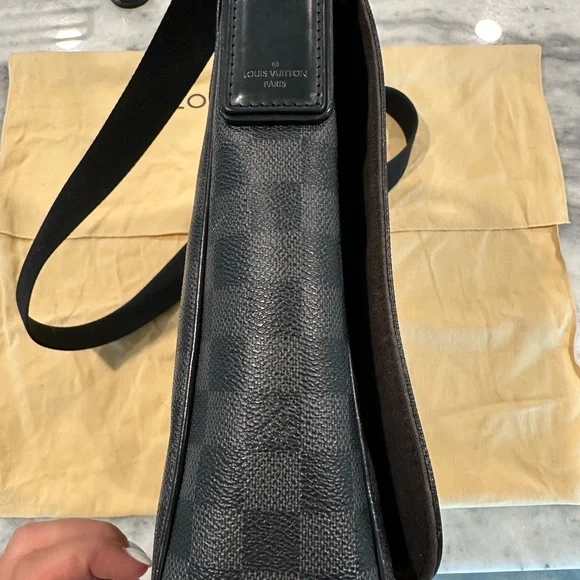 Louis Vuitton Damier District PM Messenger Bag - Picture 8 of 15